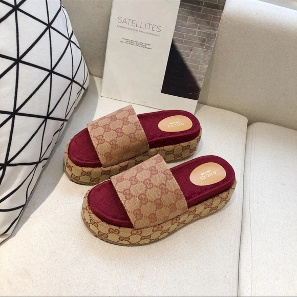 GUCCI Monogram Angelina Platform Sandals Slides - Picture 1 of 10